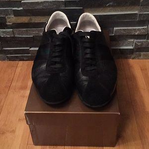 Authentic men’s Gucci sneaker Blk/green sz 9.5